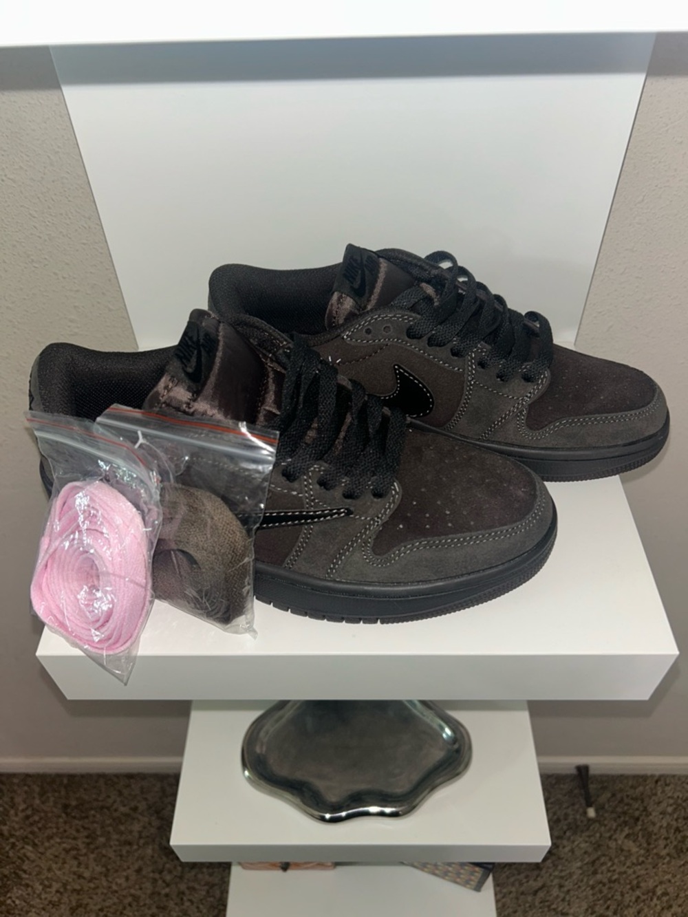 Travis Scott’s low top sneakers